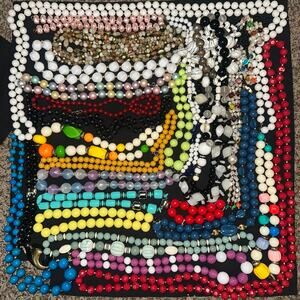 Bundle jewelry lot 30 pieces antique vintage lucite beaded necklaces bracelets